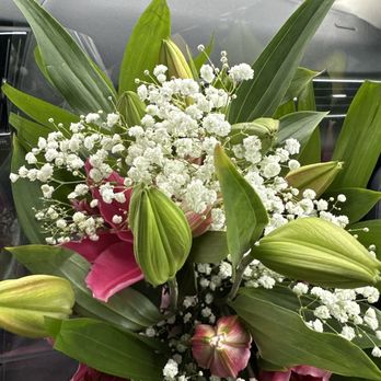 Conroy's Flowers - Lily bouquet - Florists Near Me - Torrance, California Conroy's Flowers - Lily bouquet - Florists Near Me - Torrance, California