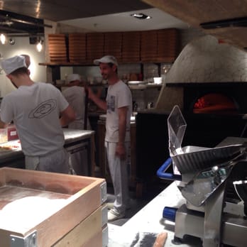 Franco Manca - Their wood-burning oven - 500°C inside... - Pizza Near Me - London, XGL