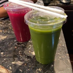 Amen Cafe - Immune booster (red) green juice (green)
