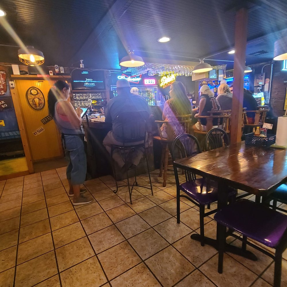 Ollie's Juke Joint and Cafe - people sitting at tables - Bars Near Me - Kingston, Oklahoma Ollie's Juke Joint and Cafe - people sitting at tables - Bars Near Me - Kingston, Oklahoma