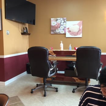 Tony Nails - Clean and not cluttered - Nail Salons Near Me - Avon, Indiana