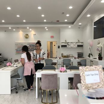 M Nails Boutique - Nail Salons Near Me - Schaumburg, Illinois