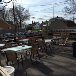 Daffy's Thirsty Duck - Party on the Patio!
