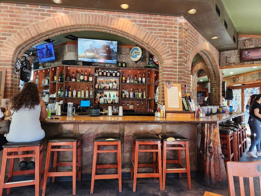 Tom & Earls Back Alley Grill