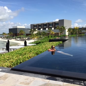 Nizuc - Infinity main pool - Hotels Near Me - Cancún, ROO