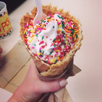 Ashley's Ice Cream Cafe - Vanilla softserve - Ice Cream & Frozen Yogurt Near Me - Guilford, Connecticut