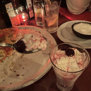 Harry's Pizza E Vino - Pizza Near Me - Elkhart Lake, Wisconsin