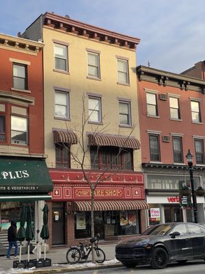 Carlo's Bakery by null