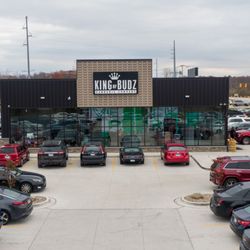 King Of Budz - Parking lot and entrance