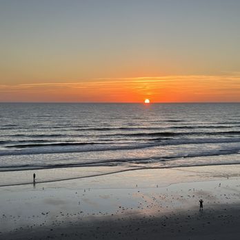 Daytona Beach - カテゴリー５のハリケーンが近づいてる。日本の台風と同じように秋にやってくる。ここはサンライズが美しい東フロリダ。メキシコ湾沿いの西フロリダはサンセットが美しい一方でとんでもないハリケーンが襲う。そのことは皆覚悟で住んでる。自然は美しくもあり残酷なもの。今はとにかく無事を祈るのみ。 - Beaches Near Me - Daytona Beach, Florida