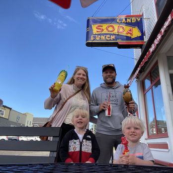Candy Kitchen - Family selfie - Ice Cream & Frozen Yogurt Near Me - Wilton, Iowa