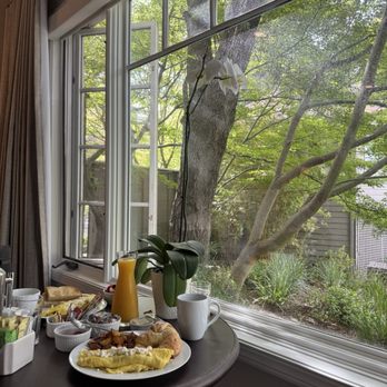 Milliken Creek Inn - Breakfast from room - Hotels Near Me - Napa, California Milliken Creek Inn - Breakfast from room - Hotels Near Me - Napa, California