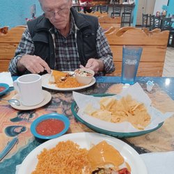 Ixtapa mexican grill & cantina - Burrito Ixtapa - steak & shrimp