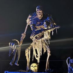 Folklore Haunted House - Mr. Skulls on top of the photo op area