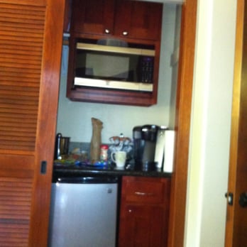Poipu Bay Getaway - Stocked mini fridge, with a Keurig and K-cups! - Bed & Breakfast Near Me - Koloa, Hawaii
