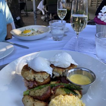 Backstreet Cafe - Crab Cake Benedict and Spaghetti Carbonara - New American Near Me - Houston, Texas Backstreet Cafe - Crab Cake Benedict and Spaghetti Carbonara - New American Near Me - Houston, Texas
