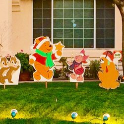 Donna's Designs: ART For Faces, Places & Spaces ‼ - Disney Xmas lawn decorations
