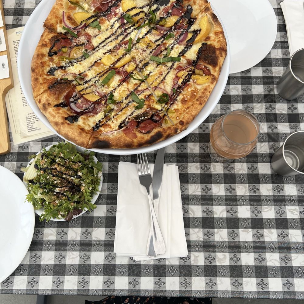 Grateful Vineyard - Seasonal peach, prosciutto (or similar), balsamic pizza with huckleberry cider - Wine Tasting Room Near Me - Mount Hood, Oregon