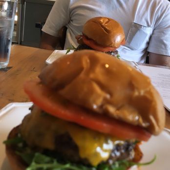 Elliot's Table - Cheddar burger - New American Near Me - Houston, Texas