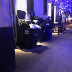 Yorgos Restaurant & Lounge - Sidewalk dinning area.