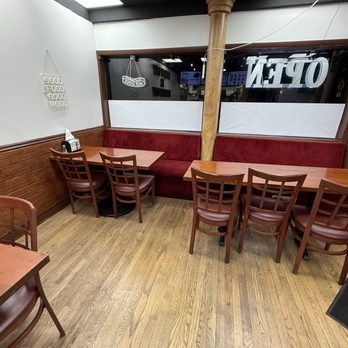 Halal Smash Burger And Phillies - Dining area - Burgers Near Me - Chicago, Illinois Halal Smash Burger And Phillies - Dining area - Burgers Near Me - Chicago, Illinois