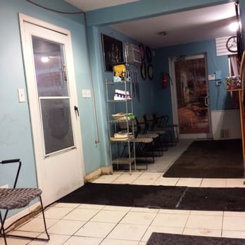 Blue Magic Hand Car Wash - The waiting area - Auto Detailing Near Me - Chicago, Illinois Blue Magic Hand Car Wash - The waiting area - Auto Detailing Near Me - Chicago, Illinois