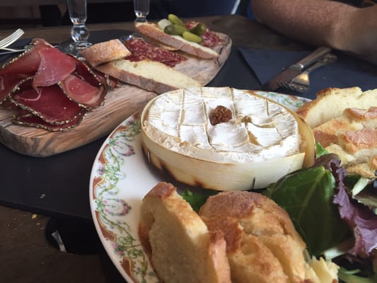Champagne+Fromage by null