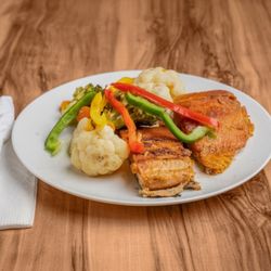 Salmon w/ salad
