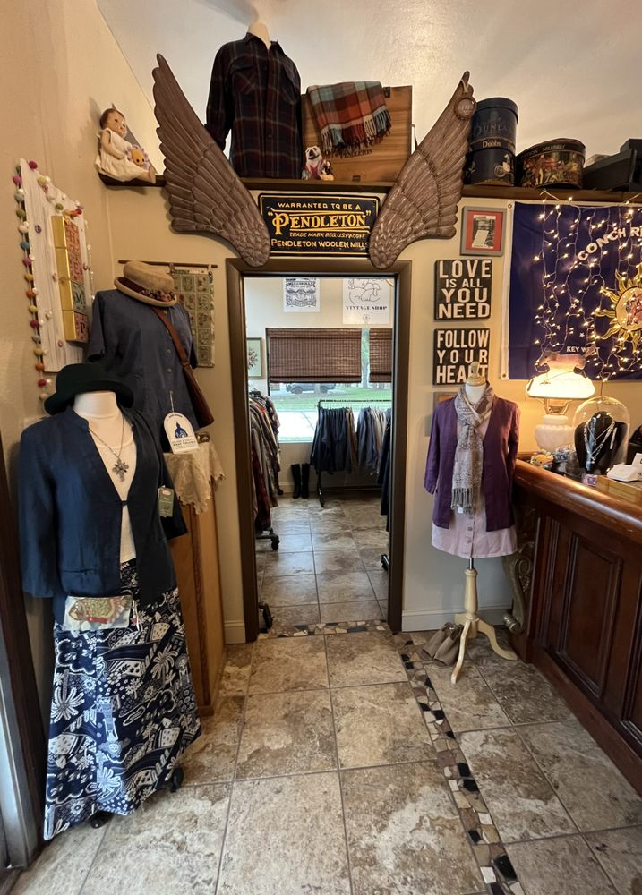 Wild Violet Vintage Shop Image