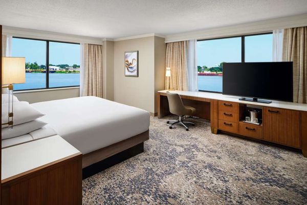 Hilton New Orleans Riverside by null