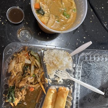 Zabb Thai Cuisine - Spicy Basil lunch combo and Red curry - Thai Near Me - San Francisco, California