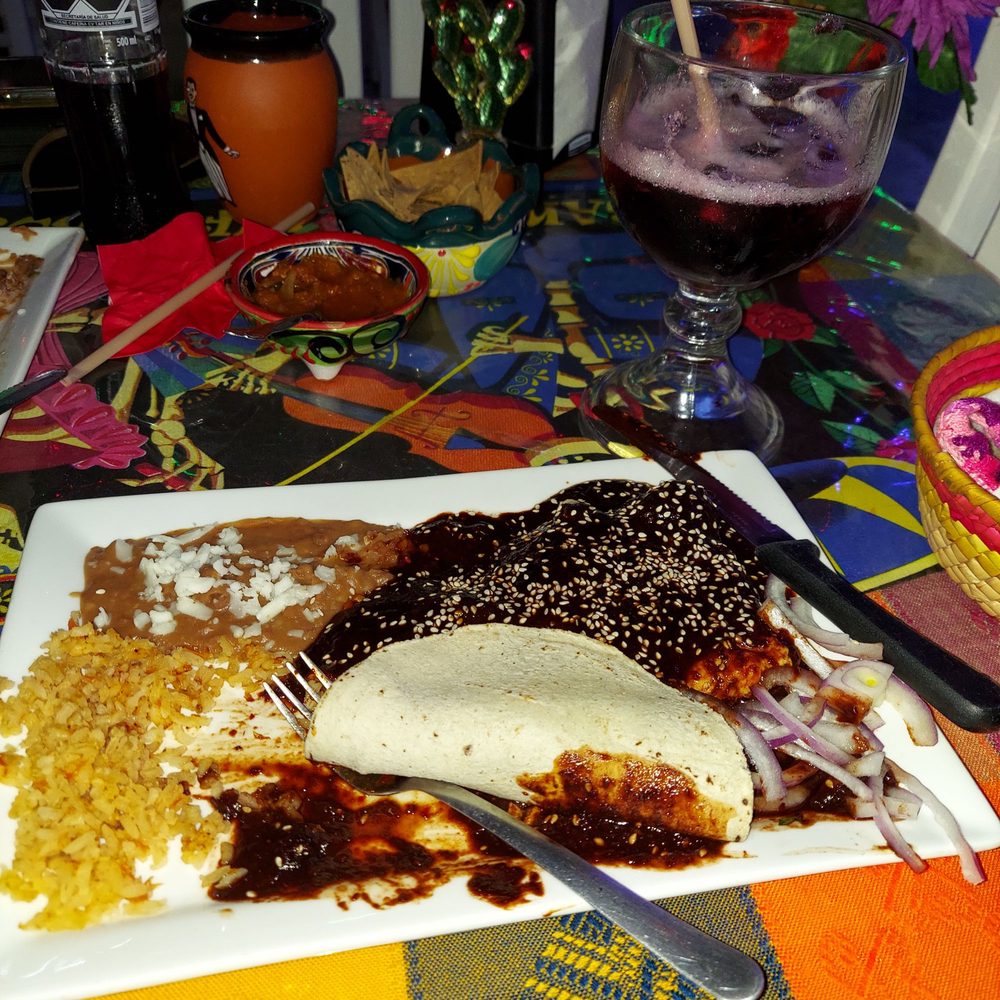 Jesses Carreta - Chicken Mole plate. Grilled chicken breast smothered with mole sauce, sprinkled with sesame seeds. - Mexican Near Me - Puerto Peñasco, SON Jesses Carreta - Chicken Mole plate. Grilled chicken breast smothered with mole sauce, sprinkled with sesame seeds. - Mexican Near Me - Puerto Peñasco, SON