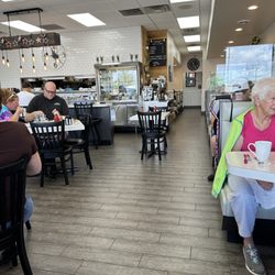 Bright, cozy and clean atmosphere - would be brighter if server smiled