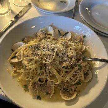 MA'S Italian Kitchen - CLAM LINGUINE - Italian Near Me - Burbank, California MA'S Italian Kitchen - CLAM LINGUINE - Italian Near Me - Burbank, California