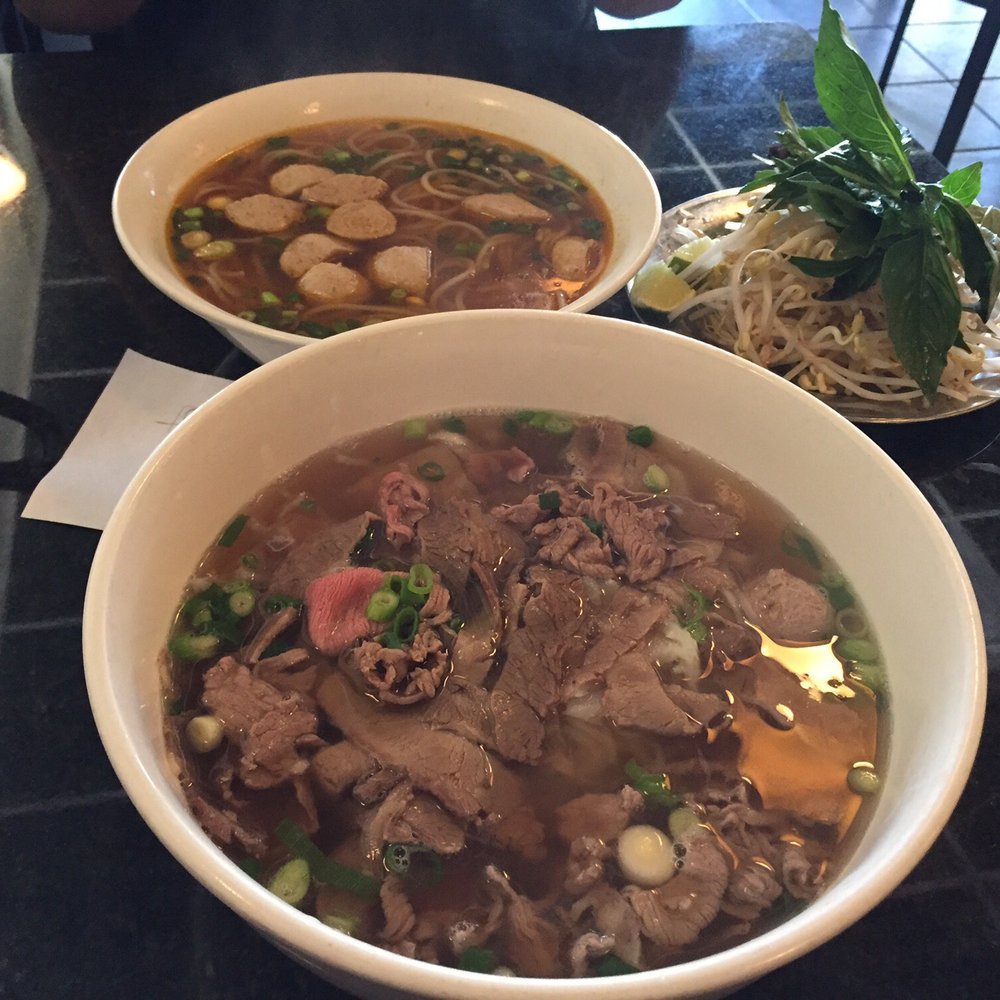 Pho Uncle Ten - Large pho dac biet vs normal pho bo vien - Vietnamese Near Me - Calgary, Alberta Pho Uncle Ten - Large pho dac biet vs normal pho bo vien - Vietnamese Near Me - Calgary, Alberta