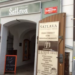 Restaurace Šatlava - Jak vidno, z náměstí se dostanete rovnou do Šatlavy