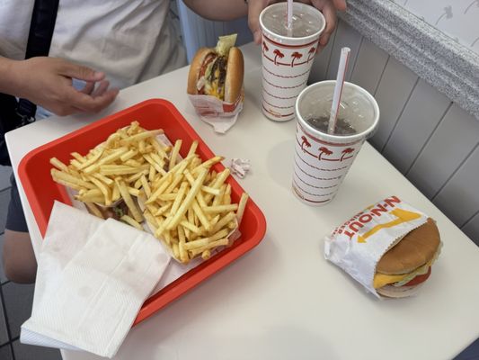 In-N-Out Burger by null