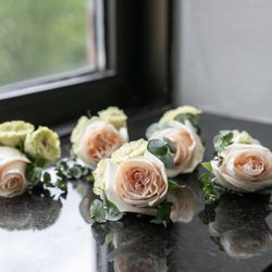 Mel's Blossoms - Wedding Bouts
