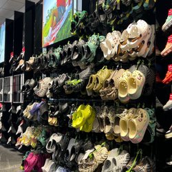 Foot Locker - Crocs