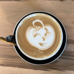 Latte, came with seasonal art! Latte, came with seasonal art!