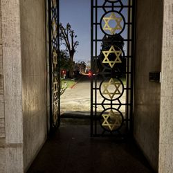 Walking Tour of Hollywood Forever Cemetery