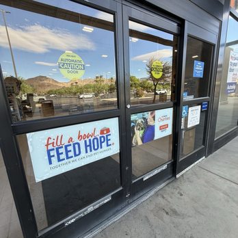 PetSmart - Standing out here waiting until 8:59.59 when they will open he door - Pet Training Near Me - La Quinta, California