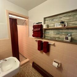 Big Bear Lodge - Bathroom