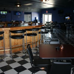 Pinky O'Doyle's Sports and Spirits - A nice view of the huge bar.