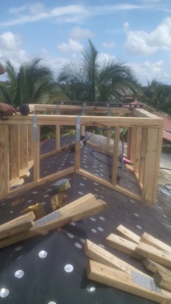 Slide of Leo Construction Roofing