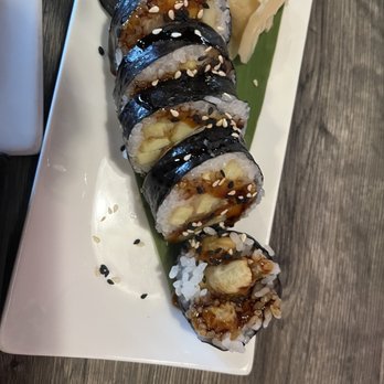 Bambu Kitchen & Sushi Restaurant - Sweet Potato Roll (6 Pieces) - Vietnamese Near Me - Oakdale, Minnesota