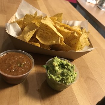 Bien Chido - Guacamole and chips - Mexican Near Me - Plantation, Florida Bien Chido - Guacamole and chips - Mexican Near Me - Plantation, Florida