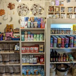 One Fair World - A wide variety of Fair Trade loose leaf and bagged tea, whole bean and ground coffee, cocoa, chocolate, spices, sauces, and dried fruit.