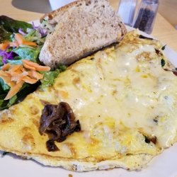Norbert's Good Food - Yum omelette w toast & salad