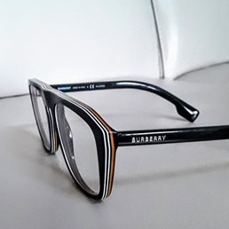 Prescription transition lenses in sunglass frame.